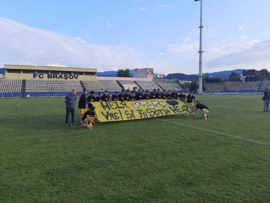 FOTO: mytex.ro Moment inedit la reunirea echipei antrenate de Tibi Ghioane
