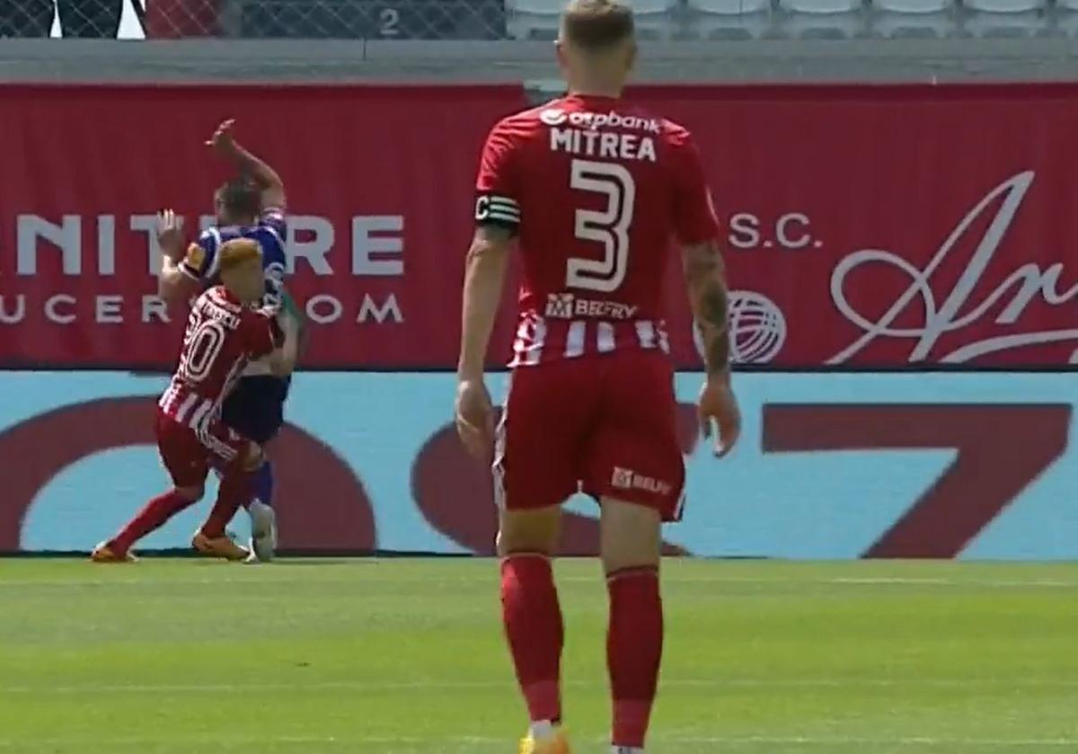 Fază complicată în Sepsi - FC Argeș » Fără VAR, arbitrul s-a descurcat excelent