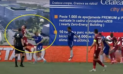 Bordeianu a cerut penalty, dar s-a ales cu un cartonaș galben / Sursă foto: Captură Orange Sport