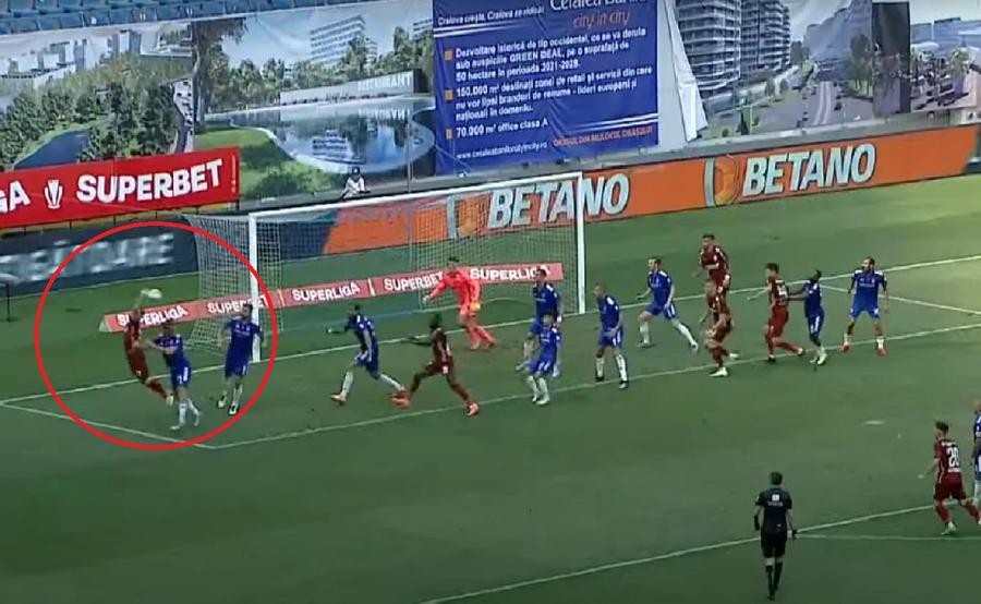 Bordeianu a cerut penalty, dar s-a ales cu un cartonaș galben / Sursă foto: Captură Orange Sport Fază controversată în Bănie » Petrescu a cerut penalty, dar a primit o replică acidă: „E exagerat să te arunci așa, ca în bazin!”