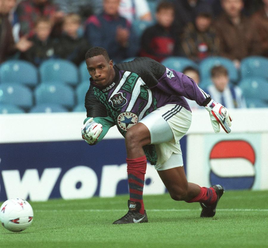 Șocant: a căzut din picioare în mijlocul transmisiei live » Medicii i-au acordat îngrijiri la marginea terenului