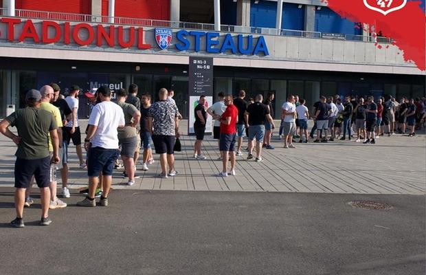 Cozi la casele de bilete din Ghencea » Câte abonamente au cumpărat suporterii Stelei