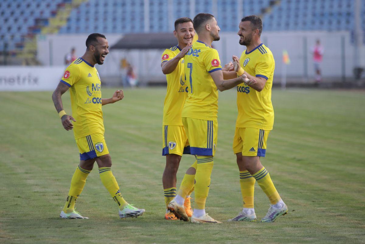 Faza care i-a băgat pe toți în ceață » De ce a fost anulat golul marcat în prelungiri la Botoșani - Petrolul