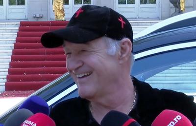 Gigi Becali, Cupidon la palat » Video comic: „Ce faci mă, o ții în brațe? Gata, v-am logodit!”