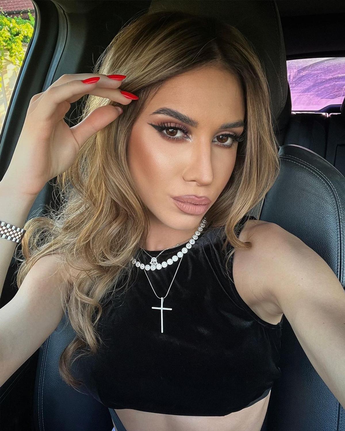 Fiica lui Marius Șumudică, ședință foto de poveste pe Instagram, într-o rochie roșie: „Miss Turcia”