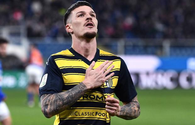 A semnat! Superlovitură dată de Man: cel mai mare salariu oferit de club în ultimii 10 de ani » Dennis devine și cel mai bine plătit român din Serie A!