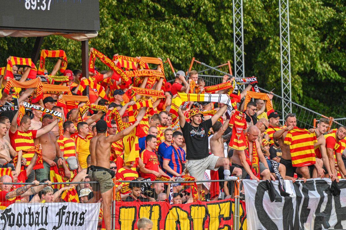 Deplasarea anului în Liga Campionilor » Ultrașii polonezi au umplut stadionul adversarei