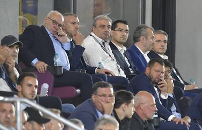 Cei 13 oameni care decid noul selecționer al României