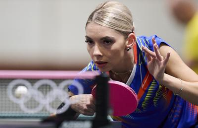 Hotărâtă! Bernadette Szocs s-a calificat în turul al doilea al turneului feminin individual