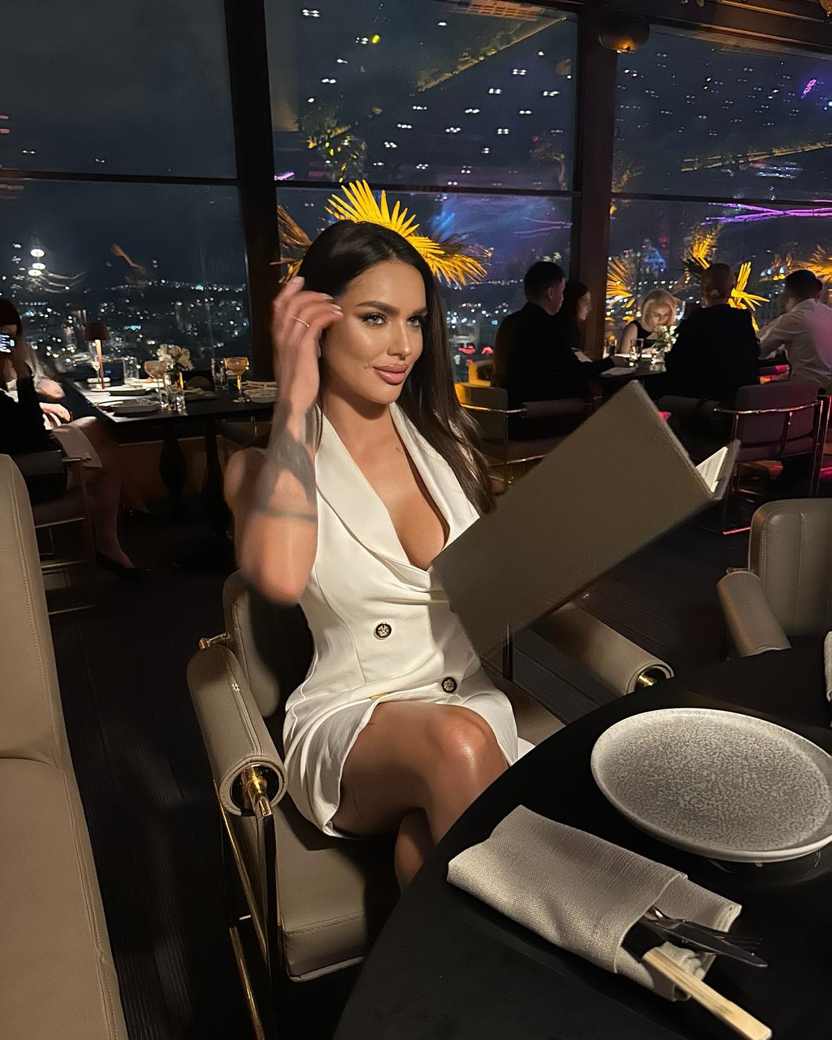 „Moldoveancă focoasă, autentică, plină de viață și pasiune” » Cristina Scarlevschi de la „Insula Iubirii” e instructor de dans la bară