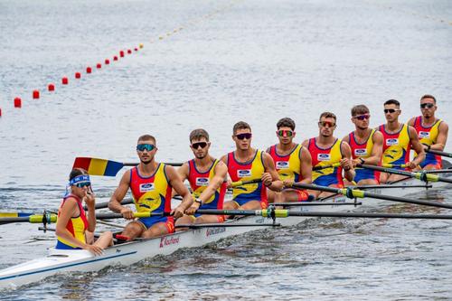 Barca masculină a României de 8 plus 1 la CM de tineret Foto: FR Canotaj/Balint Czucz