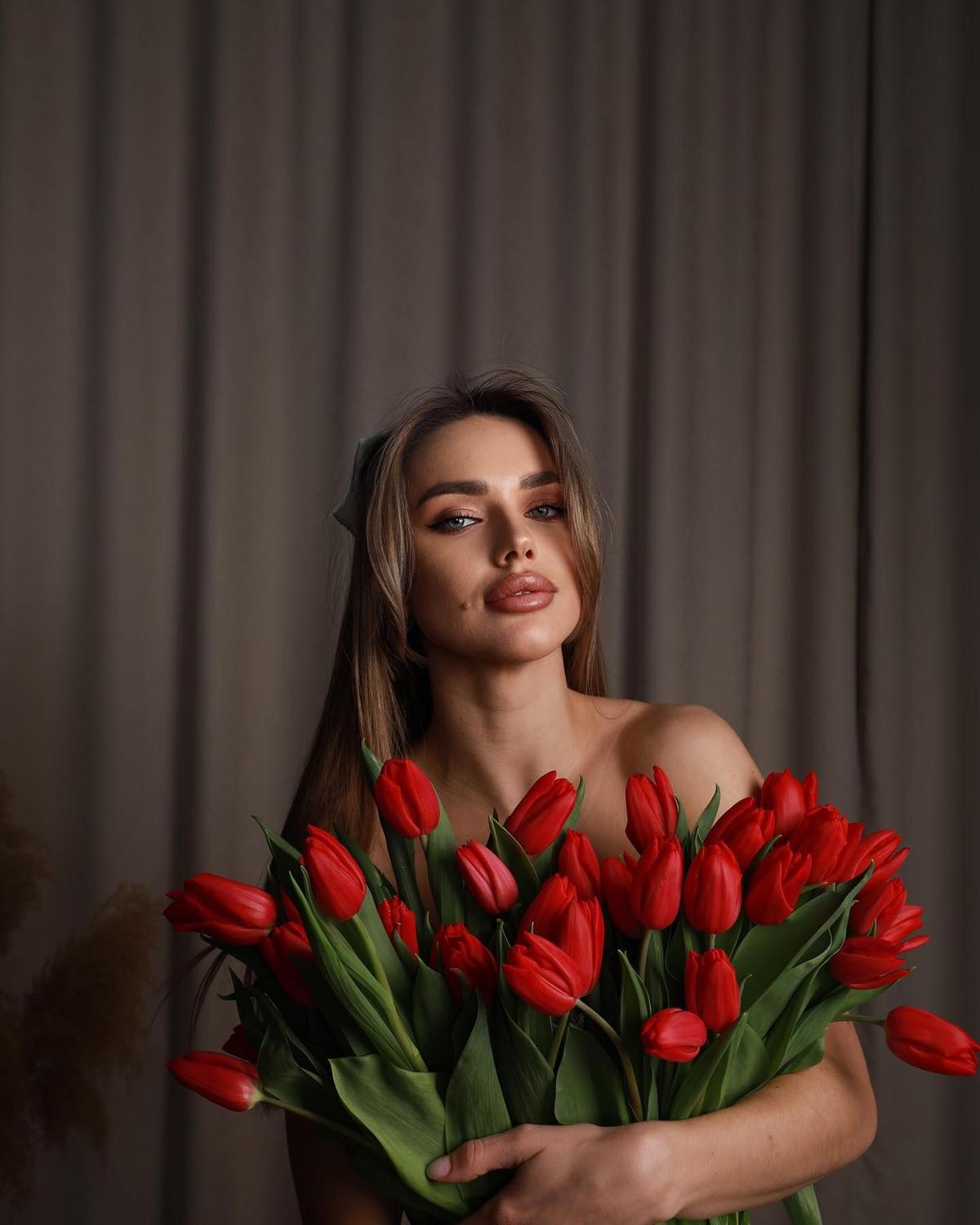 „Moldoveancă focoasă, autentică, plină de viață și pasiune” » Cristina Scarlevschi de la „Insula Iubirii” e instructor de dans la bară