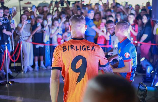 Daniel Bîrligea, prima reacție după ce s-a filmat cu logodnica Antonia pe gazonul arenei din Ghencea