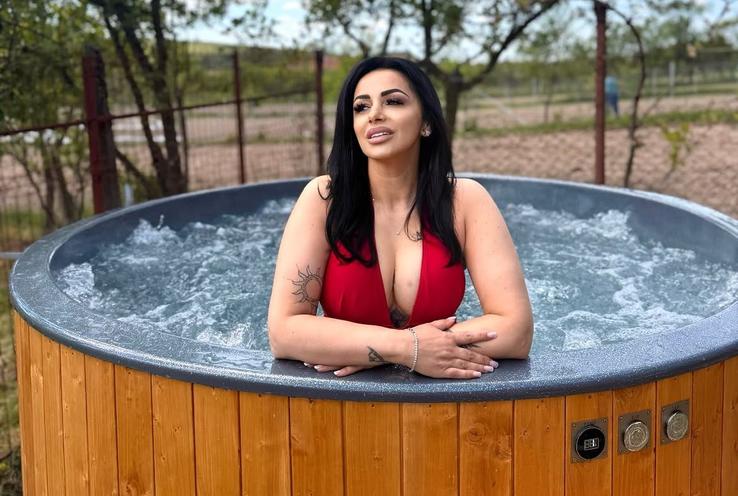 Ramona Elena, celebra suporteriță a UT-ei Arad // FOTO Instagram @ramo_elena_44