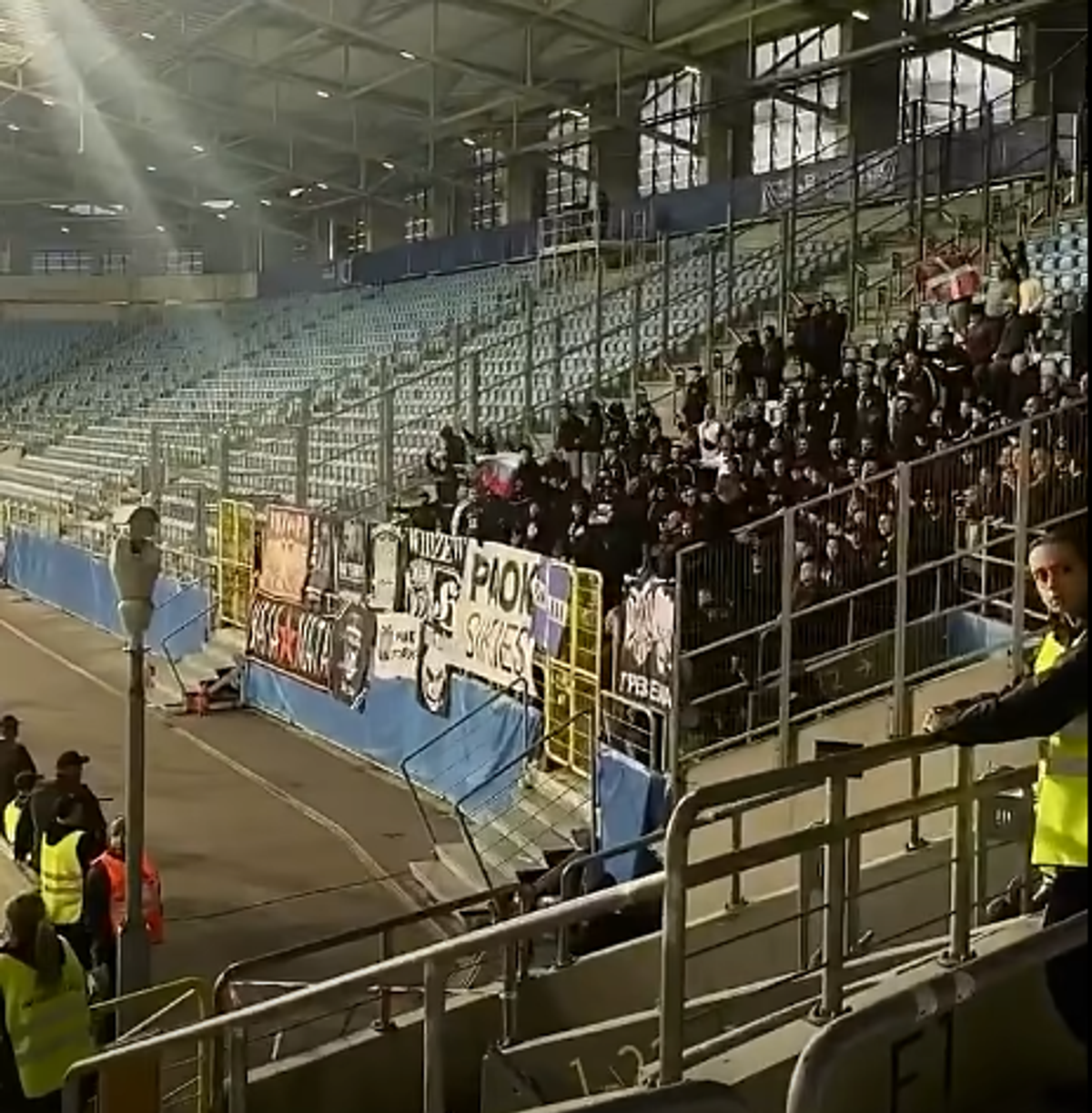Drapelul Rusiei a fost afișat în tribune la Dinamo Kiev - PAOK