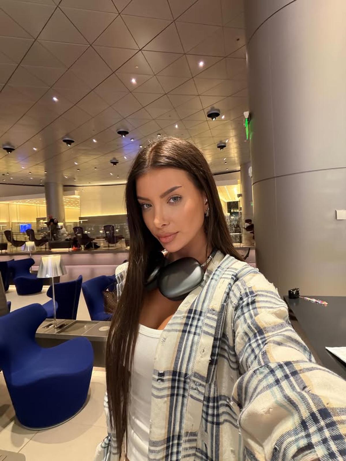 Soția lui Andrei Ivan a încins Instagramul din Vietnam. Apariția provocatoare care a atras toate privirile