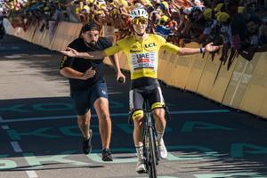 Tadej Pogacar a scris istorie în Turul Franței! Victorie monumentală pe Alpe d’Huez și un record vechi de 31 de ani spulberat