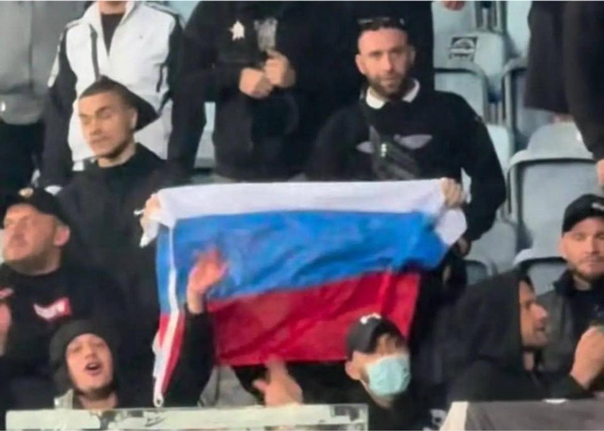 Drapelul Rusiei a fost afișat în tribune la Dinamo Kiev - PAOK
