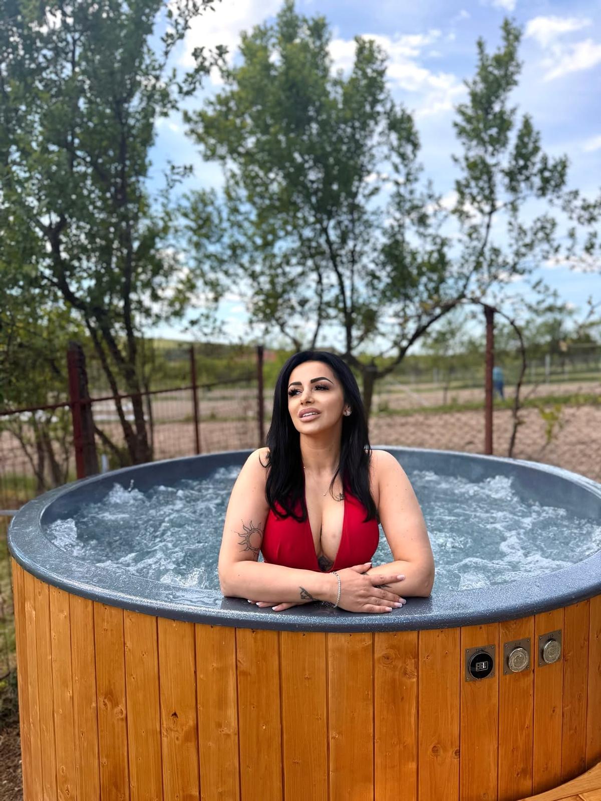 Ramona Elena, celebra suporteriță a UT-ei Arad