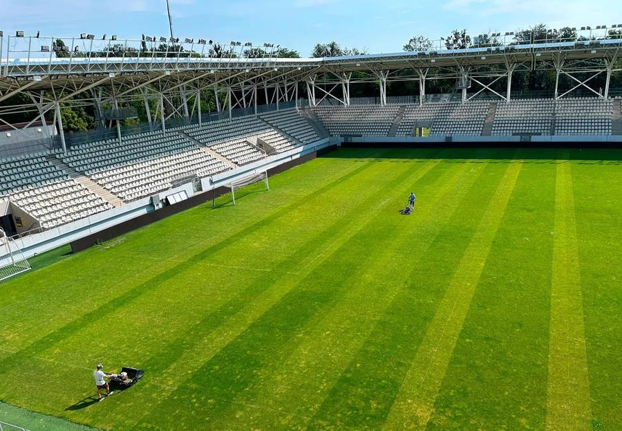 Gazonul de pe „Arcul de Triumf” se prezintă într-o stare foarte bună între Dinamo și Universitatea Craiova // foto: facebook @Complexul Sportiv Național „Arcul de Triumf” Cum se prezintă gazonul de pe „Arcul de Triumf” cu o zi înainte de Dinamo - Universitatea Craiova