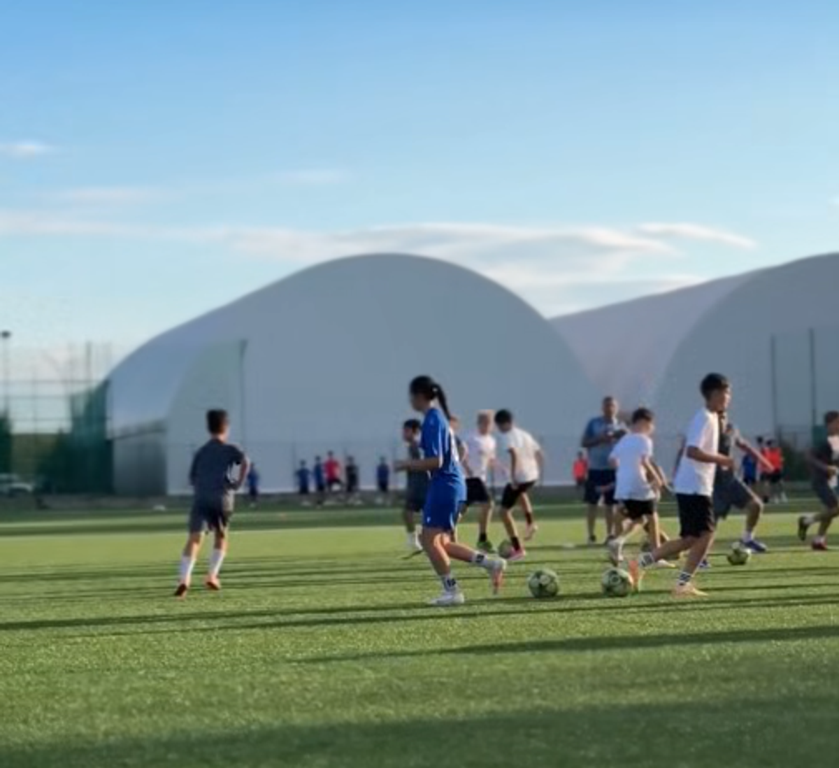 Multe echipe și-ar dori așa ceva » Formația care nu poate promova în Superligă se laudă o bază sportivă modernă