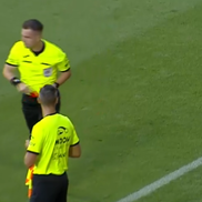 Joao Lameira a cerut fault înaintea golului de 1-2 din UTA - Oțelul / FOTO: Prima Sport 1