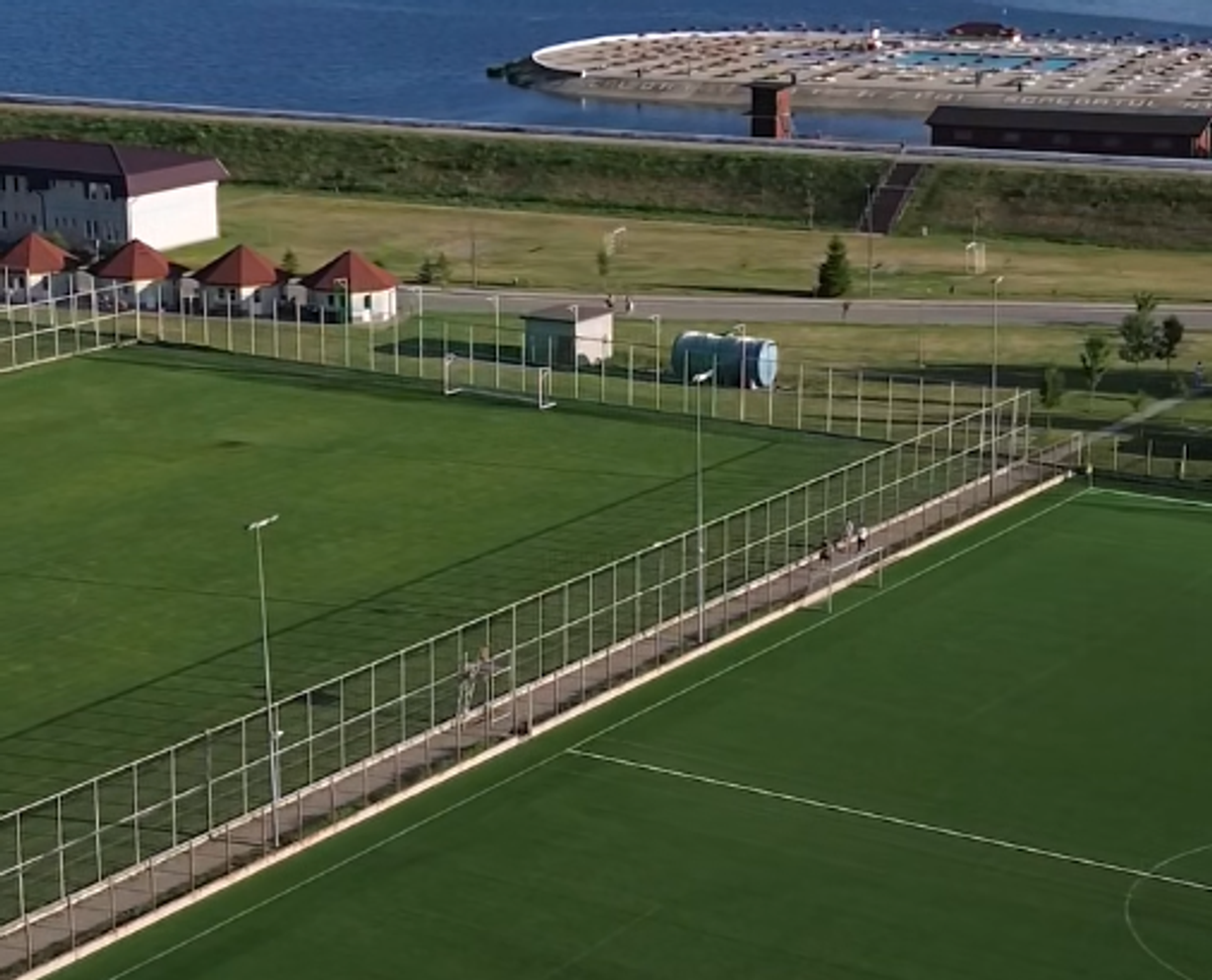 Multe echipe și-ar dori așa ceva » Formația care nu poate promova în Superligă se laudă o bază sportivă modernă