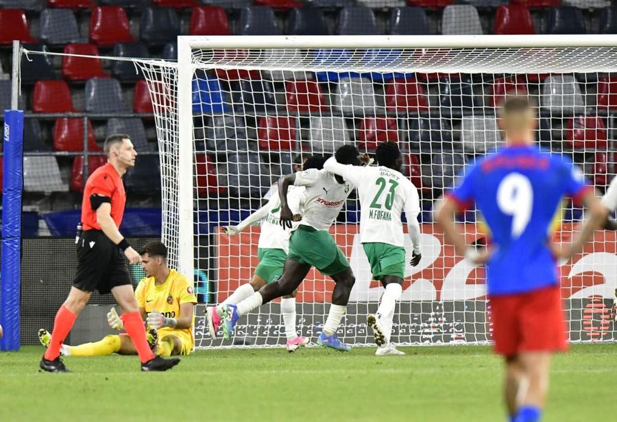 Ștefan Târnovanu în FCSB - Auda 2-3 / Foto: Cristi Preda GSP Înainte să se facă de râs cu Auda, Târnovanu a ironizat alți portari: „Ăia n-au mâini”
