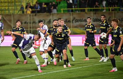 FC Argeș a rezistat o repriză în inferioritate numerică și a obținut prima victorie a sezonului