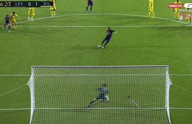 Levante - Villarreal 2-1 // Scandal cu VAR, după primul penalty repetat în Spania: „Arbitrul m-a amenințat că mă elimină!”