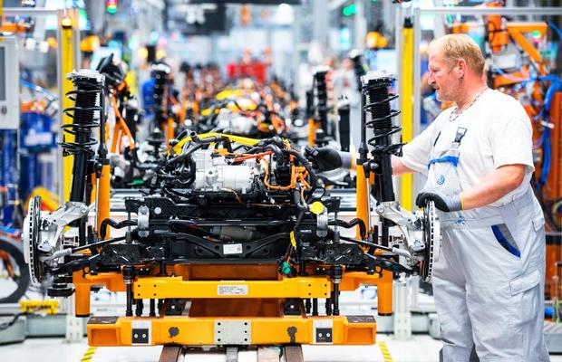 Un colos auto mută producția din Germania în România! Ce orașe concurează pentru zecile de locuri de muncă