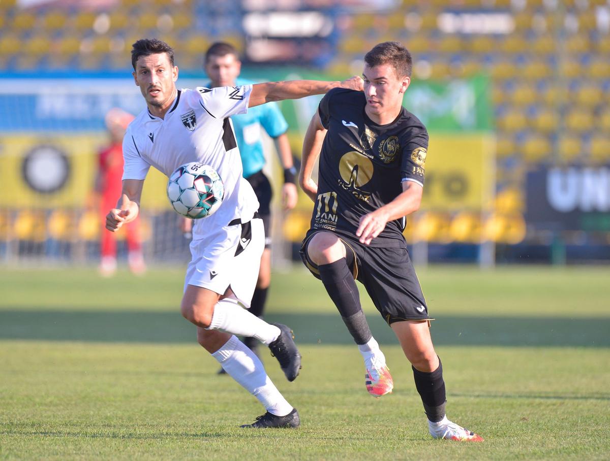 VOLUNTARI - GAZ METAN 2-1. Dusan Uhrin Jr., furios pe toată lumea » Atac la Chivulete și LPF: „Să jucăm la 22:00, să nu mai vedem mingea”