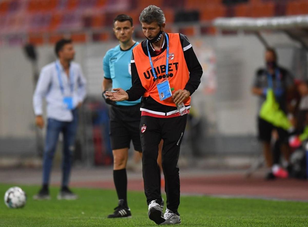 Dinamo - Hermannstadt 1-1. Fanii-acționari, mesaj la miezul nopții pentru Mulțescu înainte de venirea lui Contra: „Nu poți să nu-l iubești pe OMUL ăsta. Capul sus, nea Gigi!”
