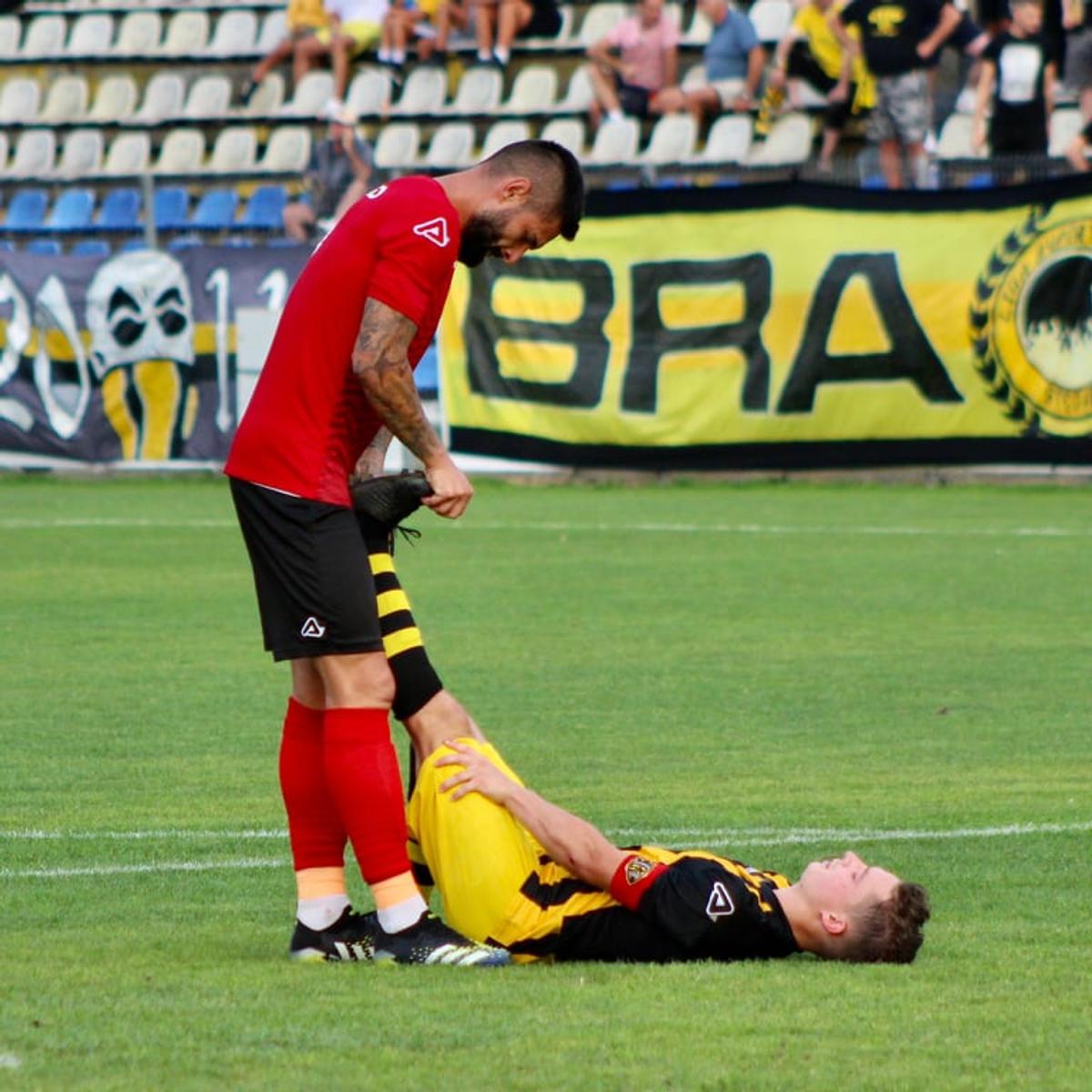 FC BRAȘOV - SR BRAȘOV 0-1. Tibi Ghioane, după calificarea în Cupă cu golul senzațional al portarului: „La noi, publicul e primul jucător, nu al 12-lea!”