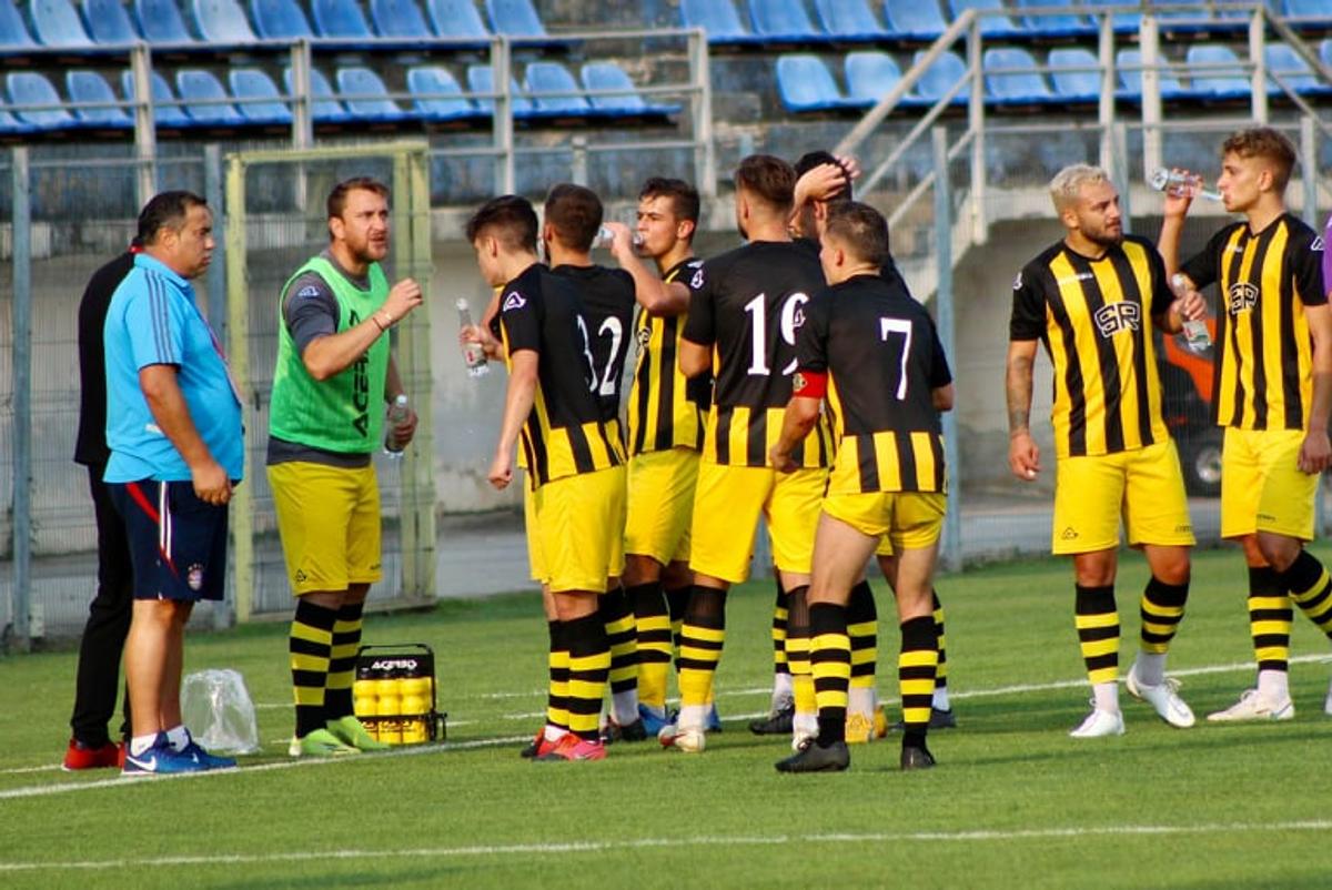 FC BRAȘOV - SR BRAȘOV 0-1. Tibi Ghioane, după calificarea în Cupă cu golul senzațional al portarului: „La noi, publicul e primul jucător, nu al 12-lea!”
