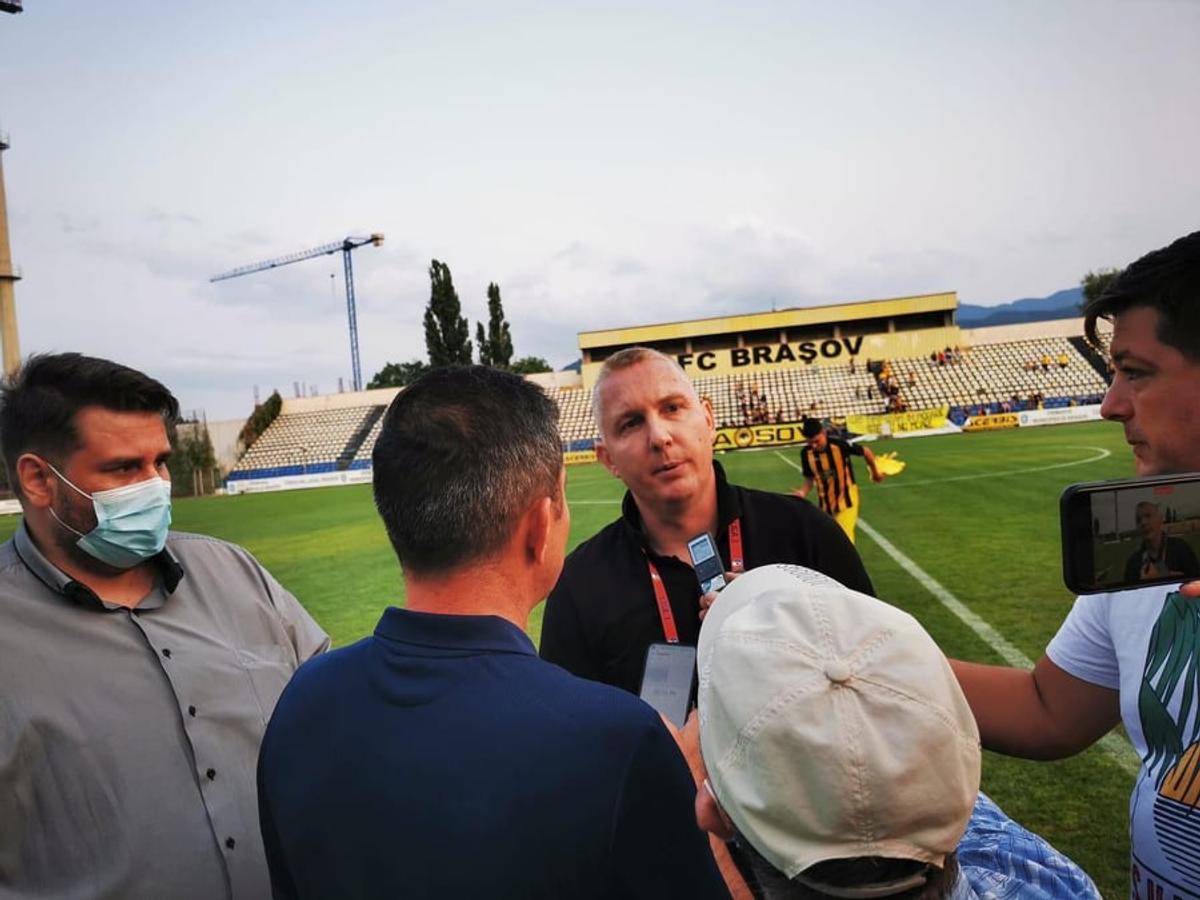 FC BRAȘOV - SR BRAȘOV 0-1. Tibi Ghioane, după calificarea în Cupă cu golul senzațional al portarului: „La noi, publicul e primul jucător, nu al 12-lea!”
