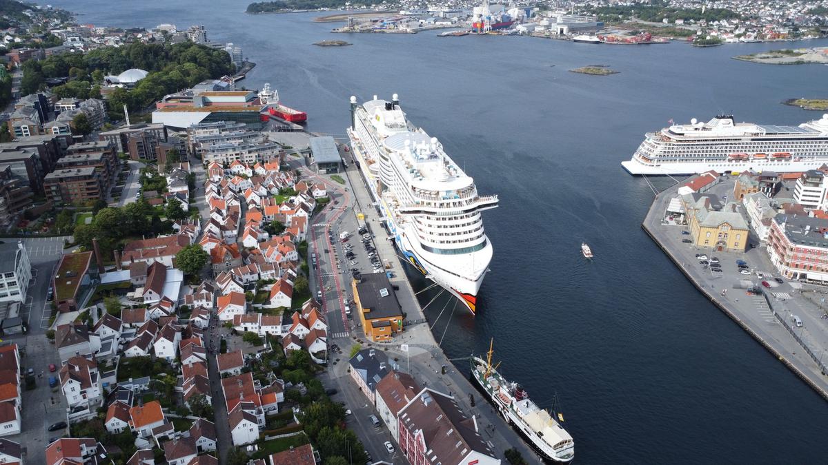 Stavanger, un loc în care parcă s-au adunat toate contrastele lumii: orașul din basm, cu mașini Tesla și cerșetori cu POS