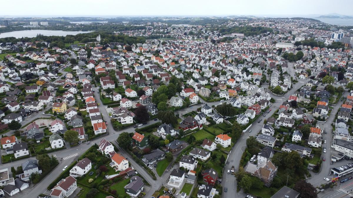 Stavanger, un loc în care parcă s-au adunat toate contrastele lumii: orașul din basm, cu mașini Tesla și cerșetori cu POS