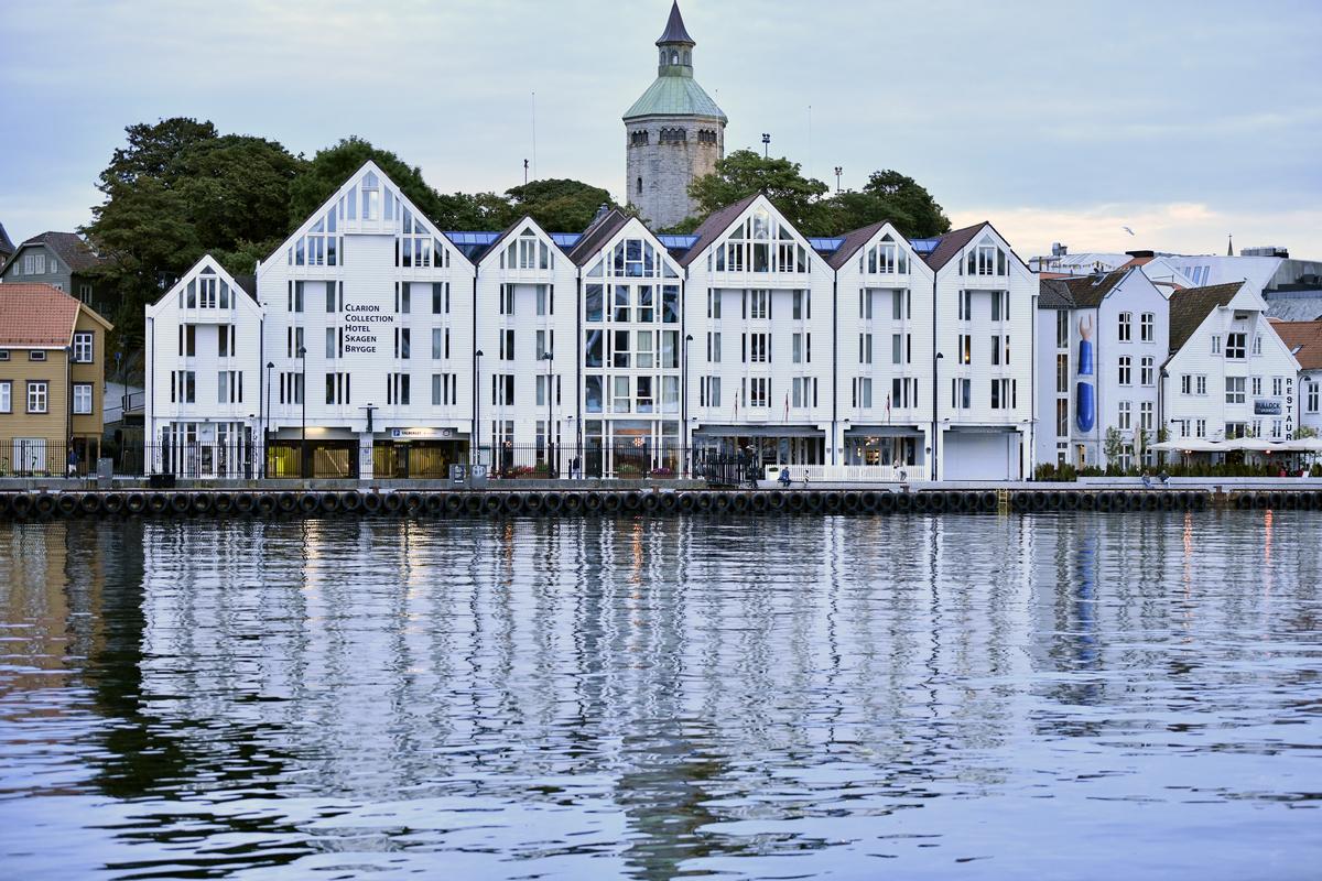 Stavanger, un loc în care parcă s-au adunat toate contrastele lumii: orașul din basm, cu mașini Tesla și cerșetori cu POS