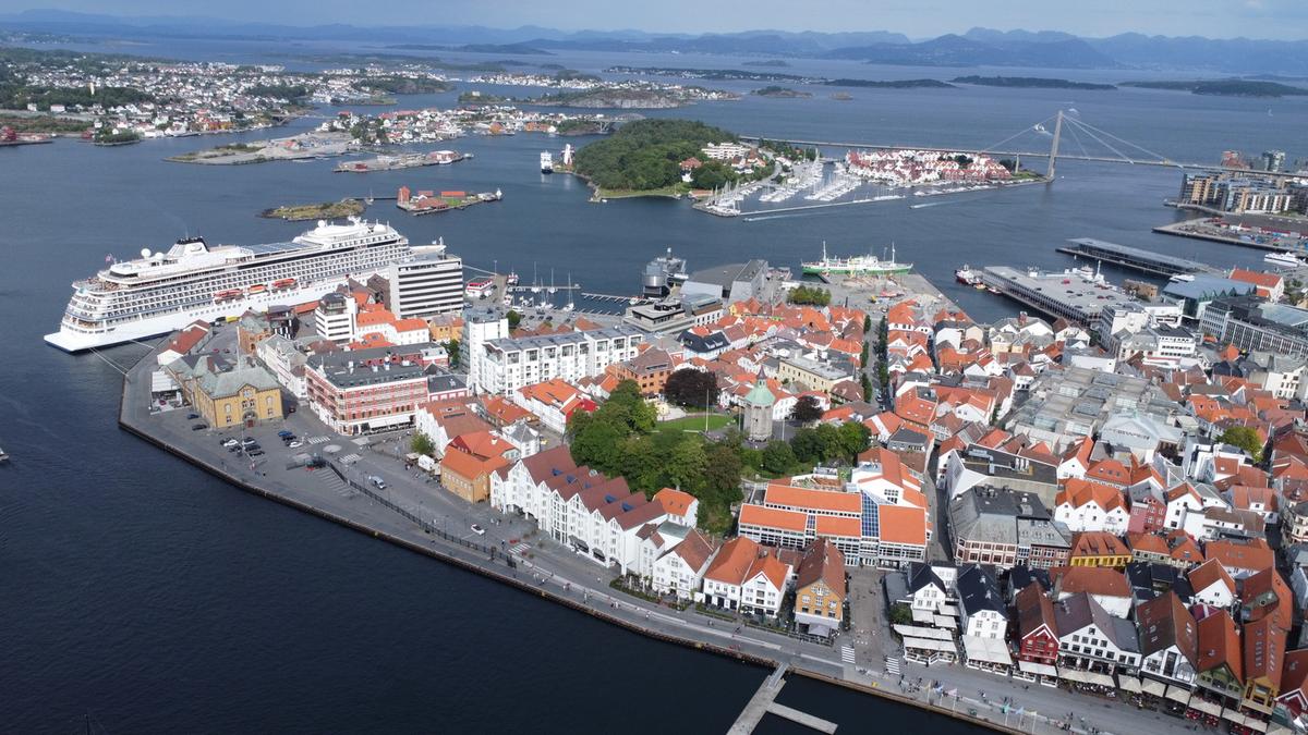 Stavanger, un loc în care parcă s-au adunat toate contrastele lumii: orașul din basm, cu mașini Tesla și cerșetori cu POS