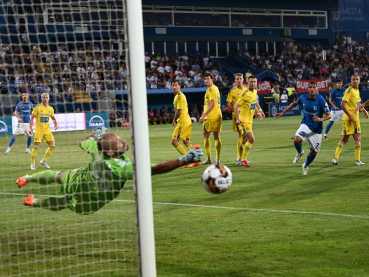 Cele mai tari imagini ale primei reprize din Farul - HJK / FOTO: Răzvan Păsărică / sportpictures.eu