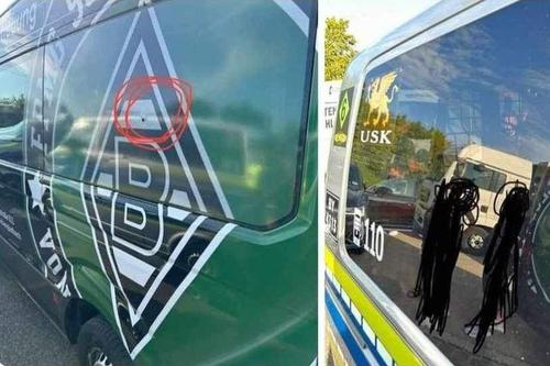 Autocarul lovit de arma polițistului.