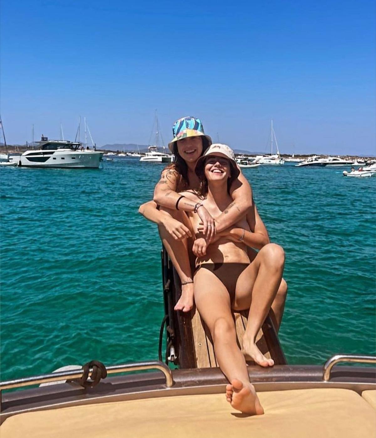 Petrecere în bikini! Vedetele Spaniei de la Mondialul de fotbal feminin se distrează pe iaht, în Ibiza, după victoria împotriva Angliei
