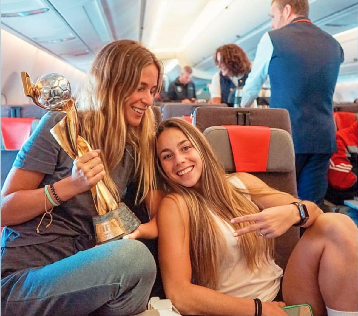 Vedetele Spaniei de la Cupa Mondială de fotbal feminin se distrează pe iaht. Foto: Hepta