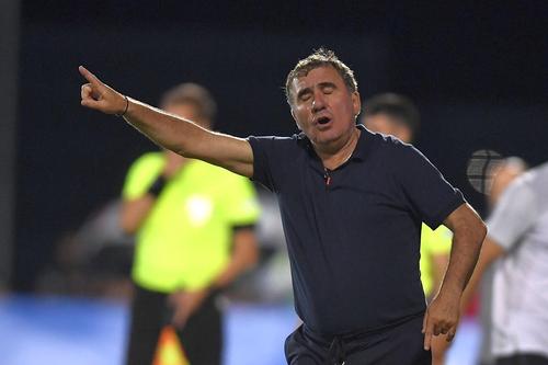 După Farul - HJK Helsinki 2-1, prima manșă din play-off-ul Conference League, Gică Hagi, managerul campioanei, a recunoscut că regretă faptul că nu-l mai are la dispoziție și pe Denis Alibec.