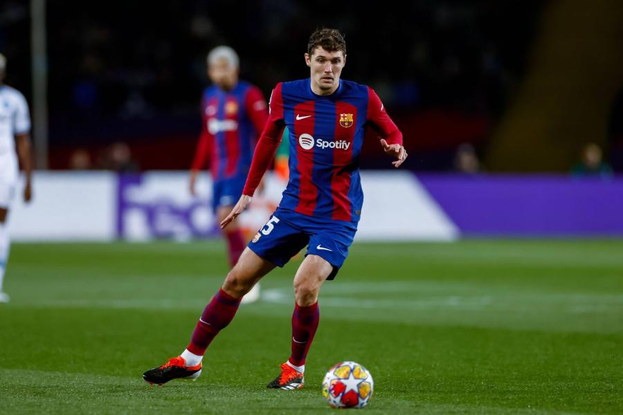Jucător polivalent, Andreas Christensen a fost folosit frecvent de Xavi la FC Barcleona ca mijlocaș închizător / Foto: Imago În pericol de declasare ca a 4-a soluție la Tottenham! Drăgușin poate avea rival nou pe post de la Barcelona