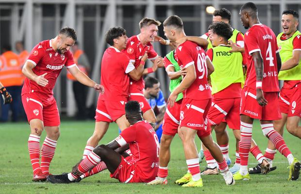 Ce nu s-a văzut la TV în Dinamo - Craiova: Schemele lui Kopic, sclipirea lui Selmani și două momente altfel după fluierul final!