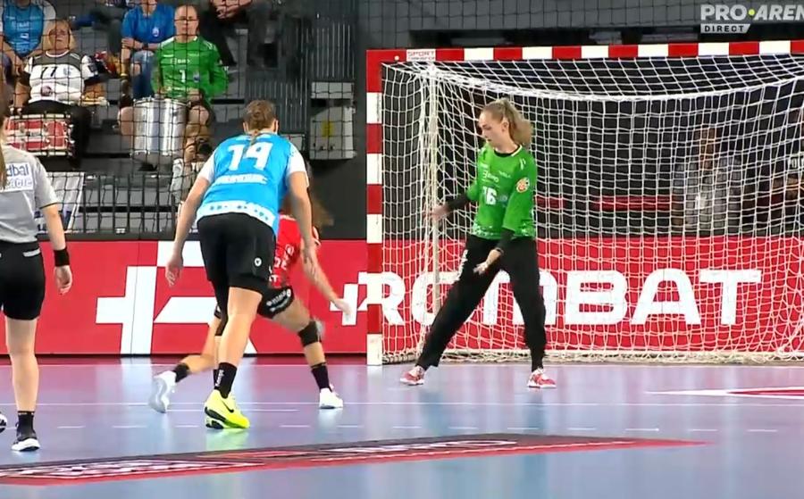 FOTO: Captură Pro Arena CSM București - Gloria Bistrița, finală EPICĂ în Supercupa României la handbal feminin » 4 reprize de prelungiri, 79 de goluri marcate!