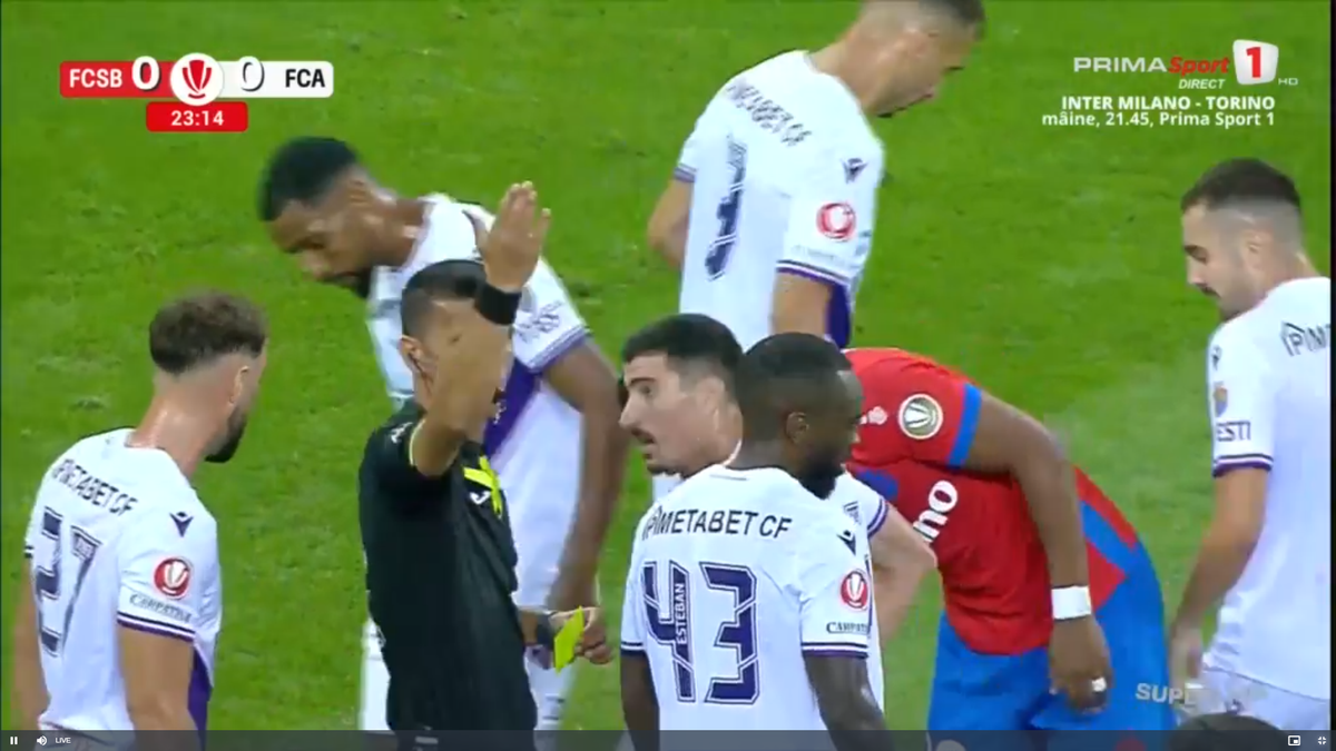 Fază controversată în FCSB - Argeș: Ngezana, iertat de eliminare? » „Foarfecă” direct în capul unui adversar, care a fost schimbat înainte de pauză