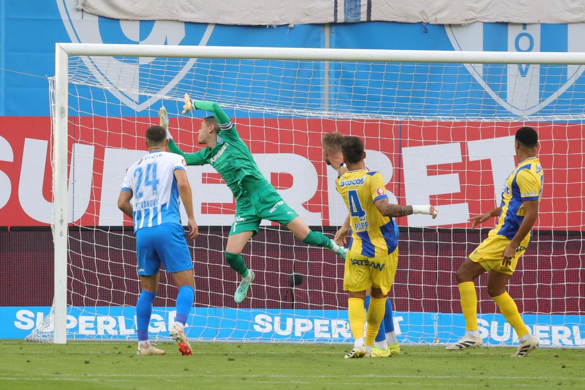 Universitatea Craiova, test reușit cu Petrolul, înaintea returului cu Bașakșehir » Oltenii se desprind în fruntea Superligii